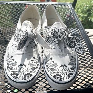 Women Vans. White bandanna style w/knot tie.